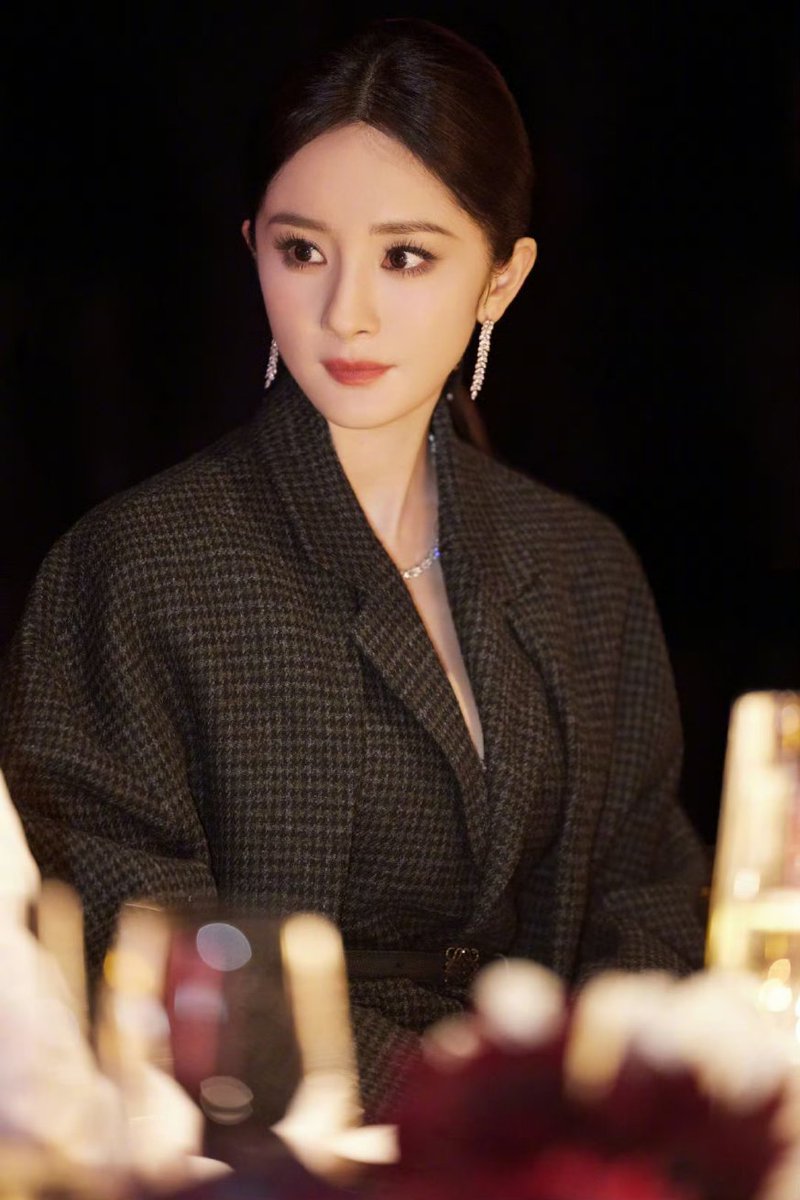 8848sd82034's tweet photo. 虽然还是那个发型，但是比前面的舒服多了
#杨幂 
#意淫 https://t.co/BGcEvDHGnY
