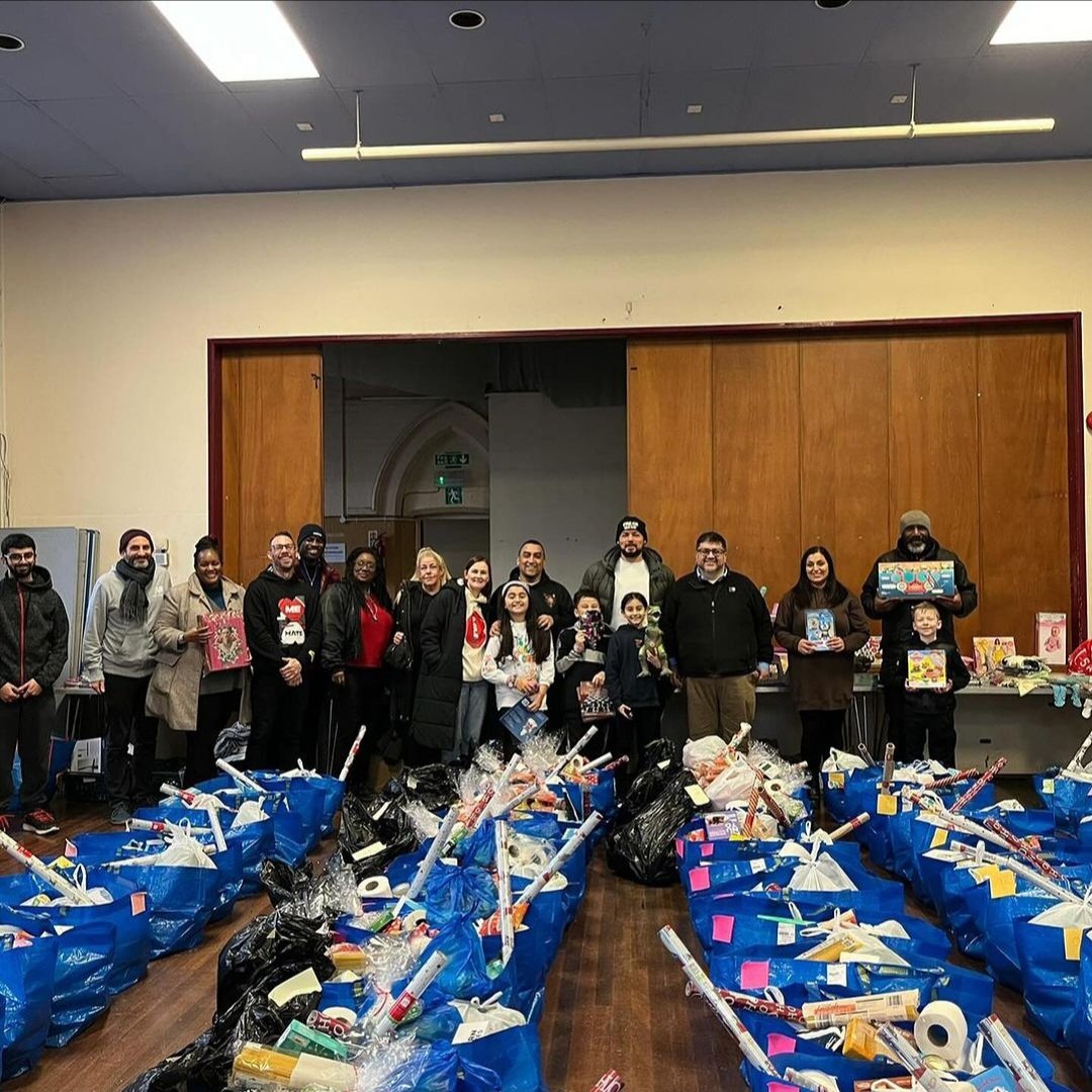 Community giveback 2023🫡 Over the festive period, we helped over 200 families💯 
With the help of <a href="/FreshEgo_FC/">Fresh Ego FC</a> &amp; avenue heating as well as <a href="/Wenzelsthebaker/">Wenzel's</a> 😁

#communitygiveback