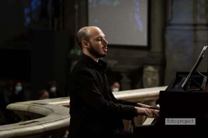 La musica del Franci scalda l’inverno senese con i ‘Concerti del lunedì’ in programma nella Sala Rosa dell'Unisi, in Piazzetta Silvio Gigli, 1. Appuntamento 15 gennaio alle 18.30 con Niccolò Emanuele Rossi, all’oboe, e Matteo Guasconi, al pianoforte.