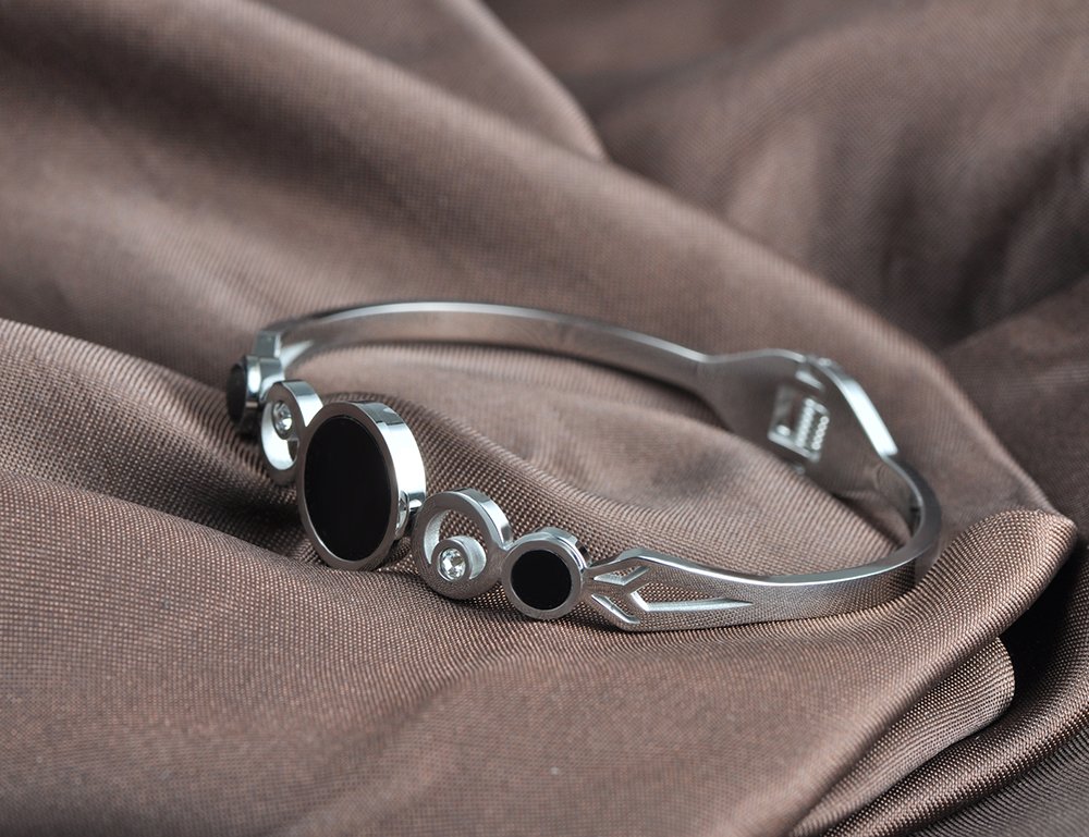 Allday_sparkle's tweet photo. Stainless steel bracelets available for pickup or delivery 
N4500 only
To order, 👇
https://t.co/etYfQytAzR

https://t.co/Y2nRxO8R8b https://t.co/dEwtblbNSS