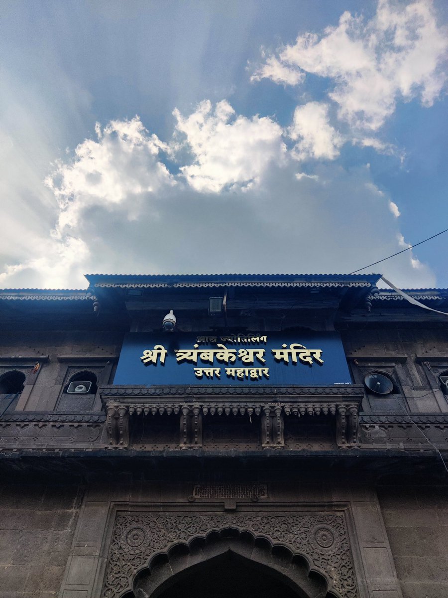 _klrathod_'s tweet photo. Trimbakeshwar Jyotirling Mandir - The temple that is located between three hills namely Brahmagiri, Nilagiri and Kalagiri. A marvelous structure! https://t.co/fN08OaraON