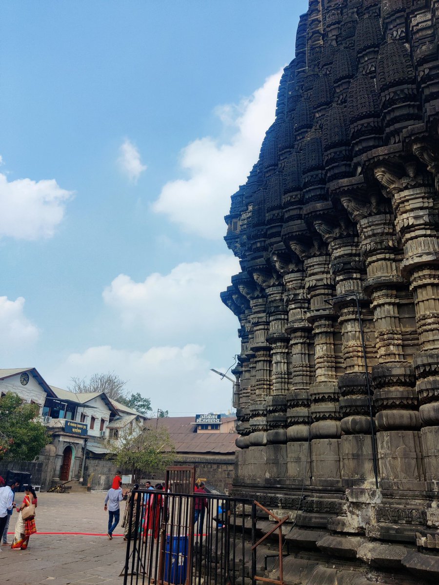 _klrathod_'s tweet photo. Trimbakeshwar Jyotirling Mandir - The temple that is located between three hills namely Brahmagiri, Nilagiri and Kalagiri. A marvelous structure! https://t.co/fN08OaraON