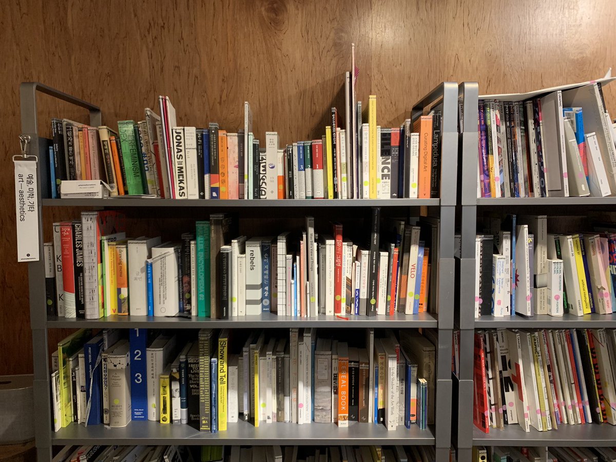 ifyoureadabook's tweet image. whatreallymatters(wrm)은 서울시의 지원 사업이 종료됨에 따라 이달까지 운영 후 문을 닫는다. 어디서 또 이렇게 귀하고 중요한 책들을 한 자리에서 만날 수 있을까..