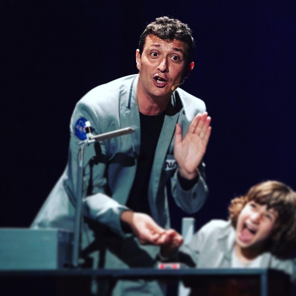 #Agenda_amás · VIAJE A LA LUNA, de <a href="/nachodiago/">Nacho Diago</a>  ➡️ HOY, doble función matinal en la Casa de la Cultura de Illescas, Toledo.