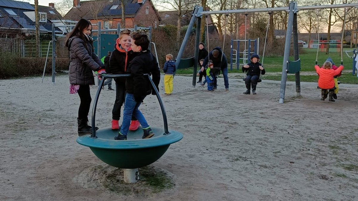 VIDEO | Speeltuinen voor iedereen in Oude IJsselstreek, maar Silvolde heeft de primeur. 'Zelfs met koud weer lekker om hier te spelen!' bitly.ws/39y2P