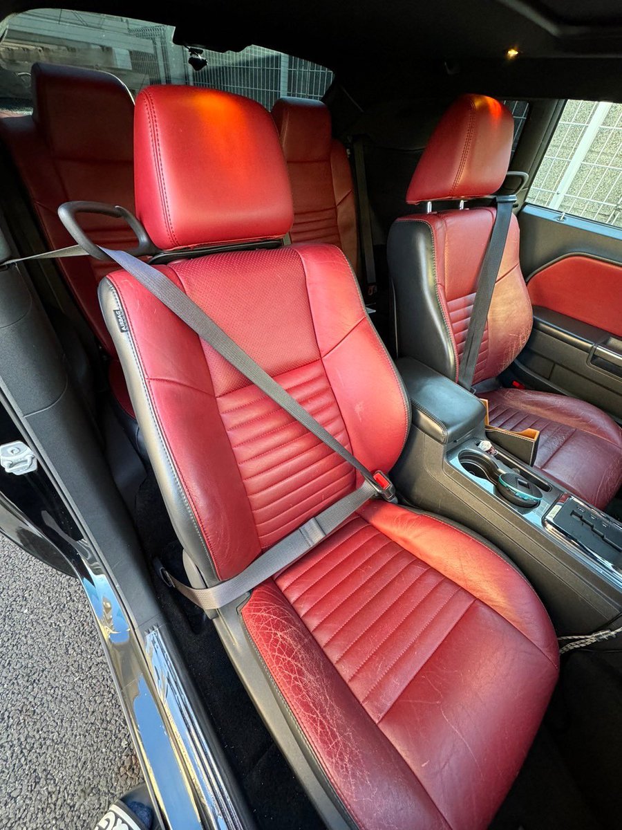 NEO71817716's tweet photo. 手元に戻って来たのでDODGEチャレンジャーV6売ります‼️
⚠️難アリの車になります⚠️

車検2年付き

走行6万8千キロ 伸びる可能性アリ
修復歴アリ

現状修理必須箇所
パワステ油圧ポンプ

お値段はDMして下さい🙏 https://t.co/4FhxENfNZ5
