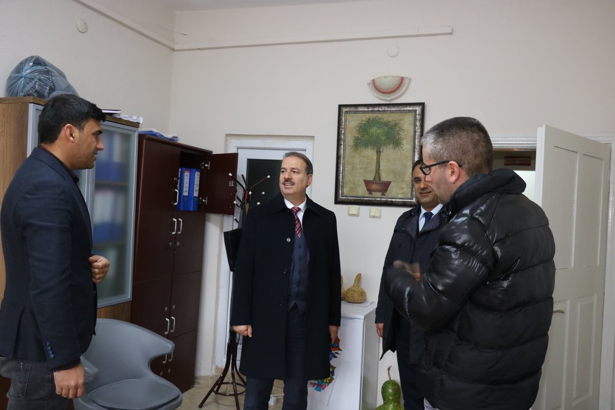 Çeşitli temas ve incelemelerde bulunmak üzere Gerger ilçemizi ziyaret eden İl Millî Eğitim Müdürümüz Sayın Ali Tosun, ilçe Millî Eğitim Müdürlüğünü ziyaret ederek ilçede yürütülen eğitim çalışmaları hakkında İlçe Millî Eğitim Müdürü Kemal Karadağ’dan brifing aldı. 

Kurumda