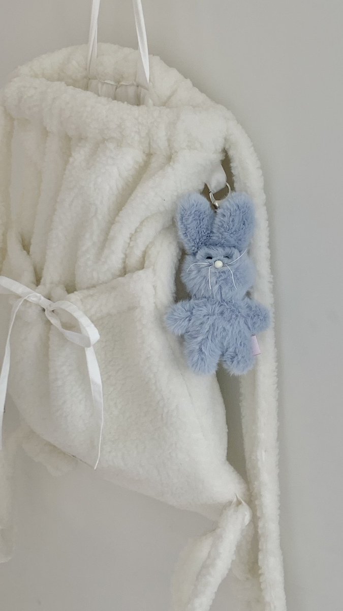 olivet_official's tweet photo. #rt • follow 추첨 한 분께 청룡해 올톡이를 선물로 보내드려요!

2024 new year blue olivet rabbit key-chain🧣

청룡 올톡이는 1/26 올리베 판교 미니 팝업스토어에서 제일 먼저 구매하실 수 있어요 💓 팝업 스토어에서만 만나보실 수 있는 다양한 선물과 혜택이 있으니 많은 관심 부���드립니다! https://t.co/oF9mY5XLlG