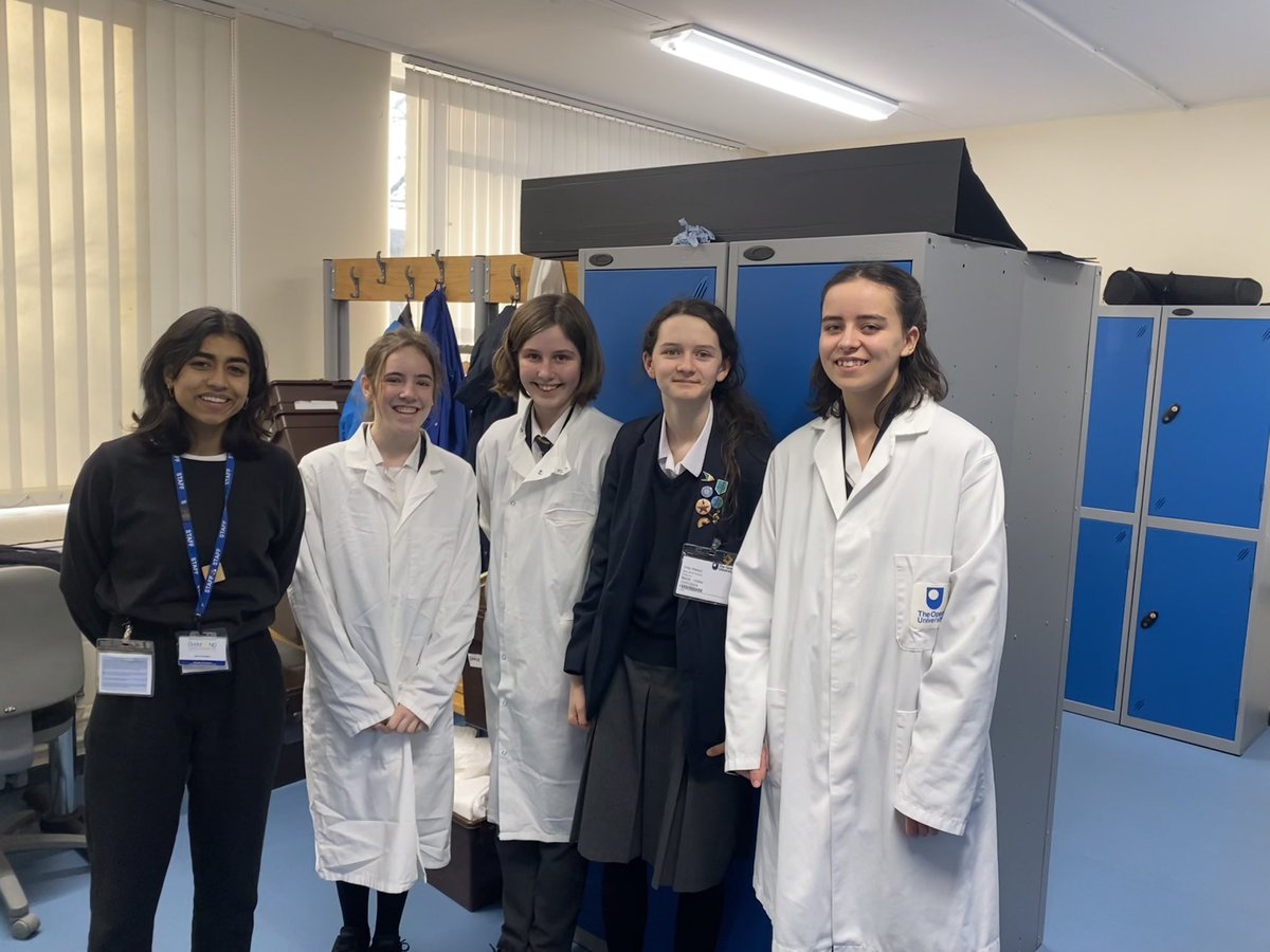 ScienceKJAR's tweet photo. Royal Society of Chemistry Top of the Bench competition. Thank you to @OpenUniversity and @RoySocChem for hosting #topofthebench competition. Our students loved the university based lab experience and the heat itself 🧪👩‍🔬 https://t.co/z2sSAmMEZk