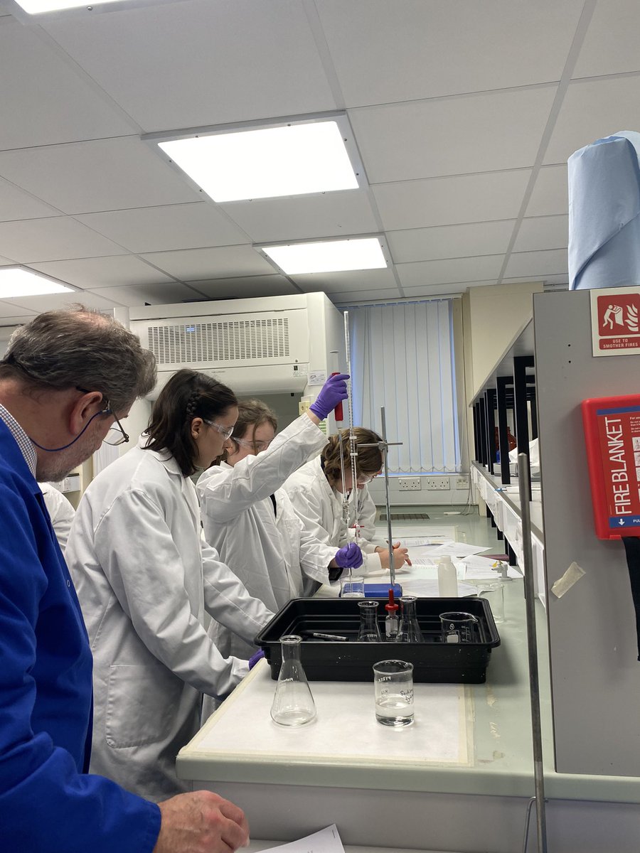 ScienceKJAR's tweet photo. Royal Society of Chemistry Top of the Bench competition. Thank you to @OpenUniversity and @RoySocChem for hosting #topofthebench competition. Our students loved the university based lab experience and the heat itself 🧪👩‍🔬 https://t.co/z2sSAmMEZk