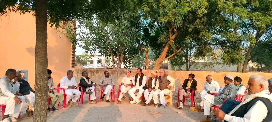 Sameer_Loharu's tweet photo. 13, दिसम्बर को गाँव ढ़ाणी बहल, सुधीवास, सोरड़ा कदीम, सोरड़ा जजीद, ढ़ाणी सांगवान, बहल आदि गाँव का दौरा किया और आम जन से मुलाक़ात कि इस अवसर पर युवा कांग्रेस के पदाधिकारी व वरिष्ठ कांग्रेस के नेता मौजूद रहें। https://t.co/MV53cQmosn