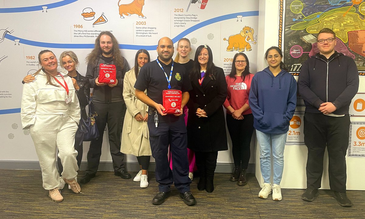 Lovely welcome for @TheDanielBaird1 with @DudleyCFRs at @mymerryhill last night ❤️ Amazing people ! They were called out too ! 👏👏 Many thanks for your support ! @OFFICIALWMAS @cllr_aston @KeiranCasey @IanGreenWMP @samatquinton @hollybaird_x @RaeRae99 @kerry_baird @DudleyNews1