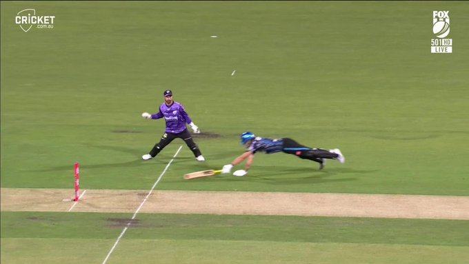 Disaster avoided! 🤯 📹 Credits: Twitter/BBL