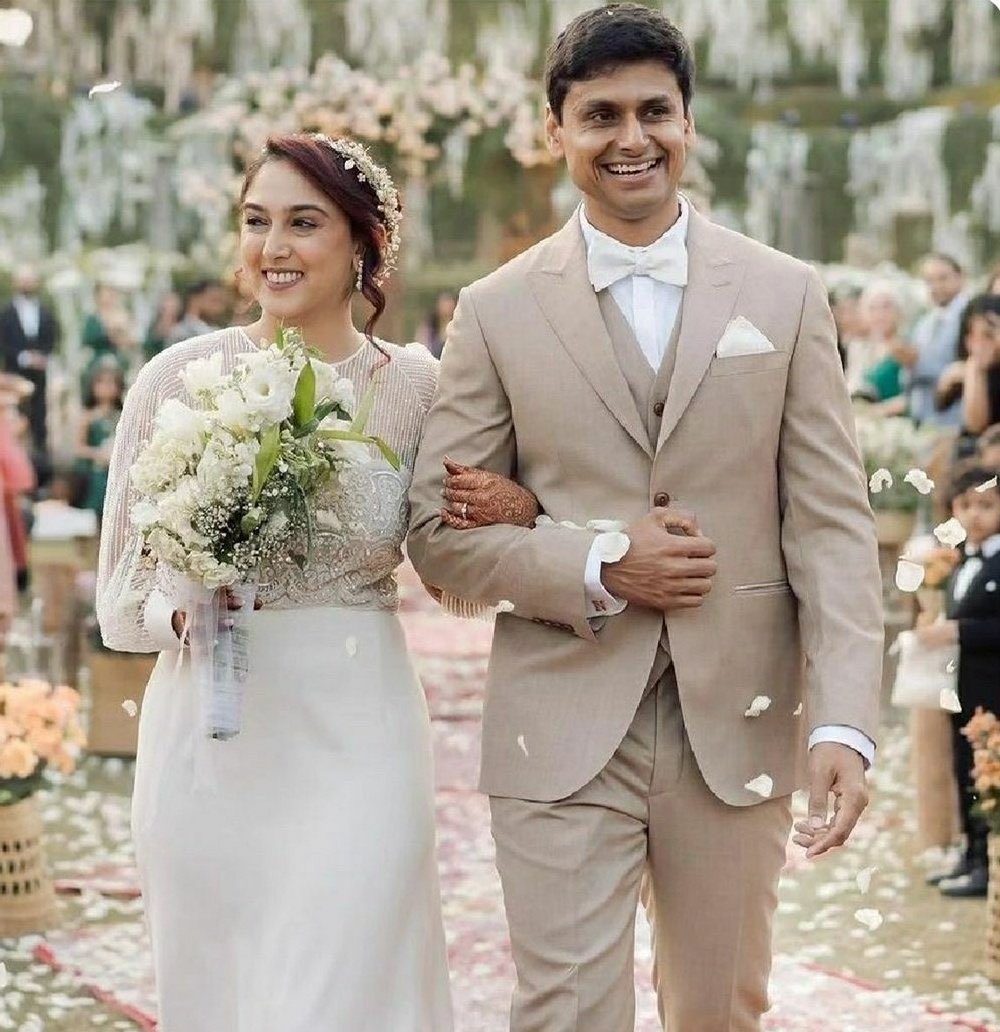 People are arguing Hindu groom, Muslim bride and Christian wedding where as  I am just happy to see them enjoying the moment 🫠, image size:1000x1032