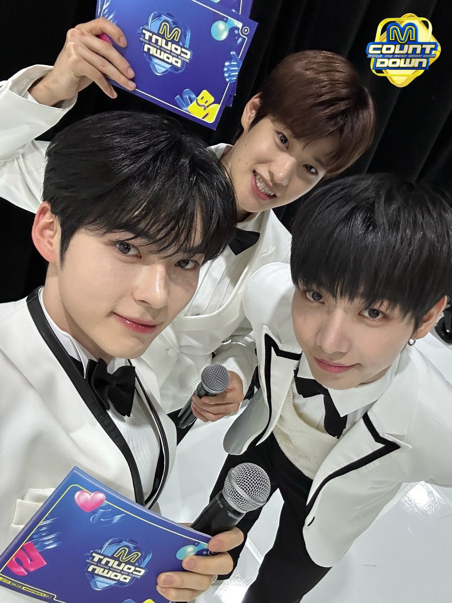 MnetMcountdown's tweet photo. 확실히2024년되고나서엠카가달라졌다아무리힘든일이생겨도혼자나는누구?"제로베이스원 보이넥스트도어 라이즈가 엠씨 하는 엠카"하면서웃으니까기분도좋아지네이래서엠씨가음방을만든다는말이나온거같다

#성한빈 #ZEROBASEONE #명재현 #BOYNEXTDOOR #소희 #RIIZE https://t.co/ccJzjDqkne