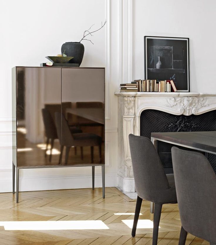 FELIEHOME's tweet image. Small Space, Big Impact: Mirrored furniture can make a small room feel more spacious and light. Consider incorporating mirrored pieces to amplify the elegance in compact spaces. #SmallSpaceHacks #InteriorDesign ✨