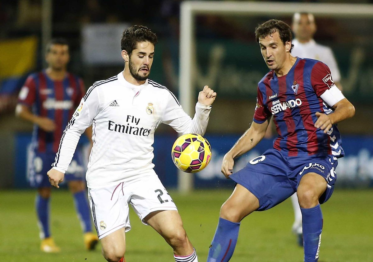 SDEibar's tweet photo. 🎩 Hoy se cumplen 1⃣5⃣ años del primer partido de Mikel Arruabarrena con el Eibar, ante el Girona.

���Jugó 2⃣0⃣0⃣ partidos en 8 temporadas (188 en Liga y 12 en Copa) en 1ª, 2ª y 2ª B.

⚽️ Marcó 5⃣1⃣ goles, de ellos 🔟en Primera.

🔝 𝐇𝐚𝐧𝐝𝐢𝐚 𝐌𝐢𝐤𝐞𝐥!

#EibarHistory📜 https://t.co/wrjKwAtTH9