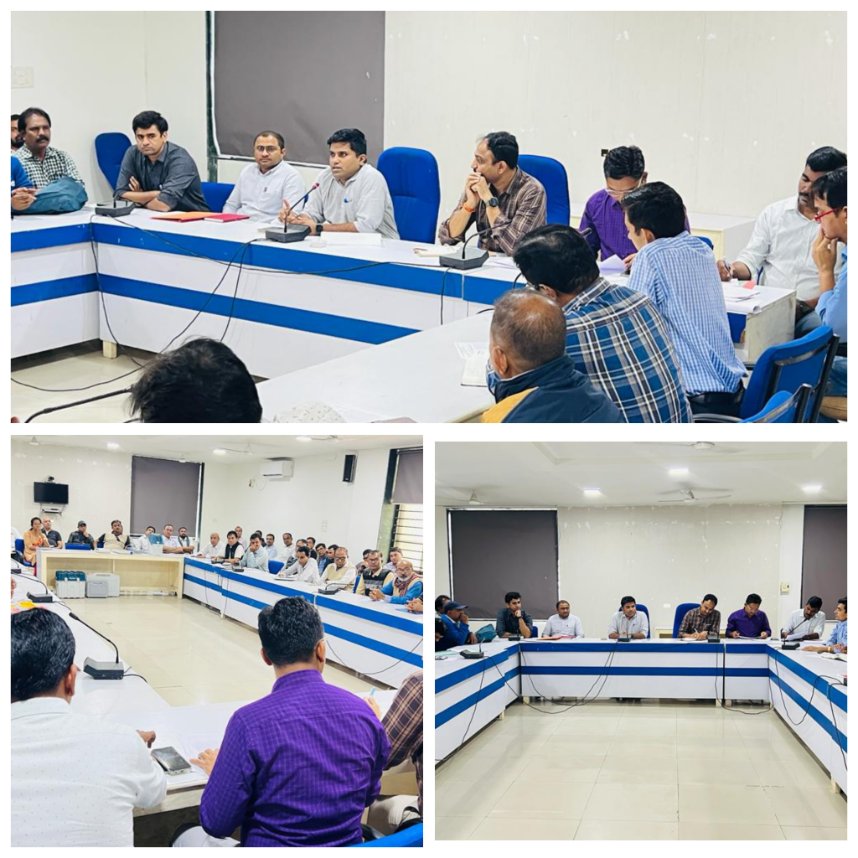 આજ રોજ મદદનીશ ચૂંટણી અઘિકારી અને પ્રાંત અઘિકારી સાહેબની અઘ્યક્ષતામાં ૧૪૦ - ડભોઇ વિઘાનસભામાં નિમણૂંક પામેલ ઝોનલ અને મદદનીશ ઝોનલ અઘિકારીશ્રીઓ સાથે મીટીંગ કરી ઇવીએમ નિદર્શન અને Vulnerable mapping અંગે સમિક્ષા હાથ ઘરી. <a href="/CEOGujarat/">Chief Electoral Officer, Gujarat</a> <a href="/SdmDabhoi/">Deputy Collector & SDM Dabhoi</a> <a href="/DEOVADODARA/">District Election Officer Vadodara</a>
