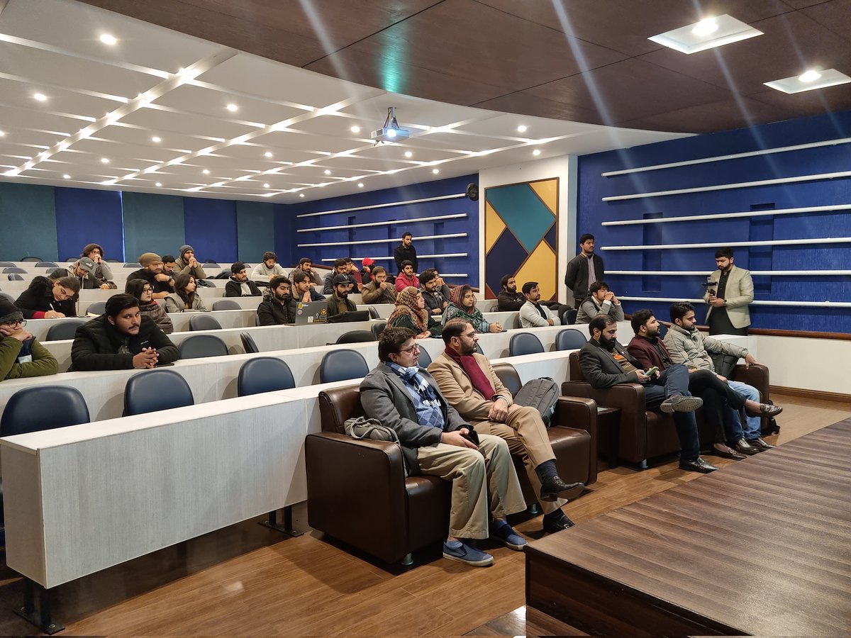 University Of Central Punjab &amp; Peak Solutions (Alumni-Founded Business) hosted a session on PM Training Program for Android Java, Python, Javascript Full Stack, &amp; iOS Objective C. CS student/alum at least 18 years old can to enroll 
🔗 Enroll Now!  nsis.navttc.gov.pk/sign-in