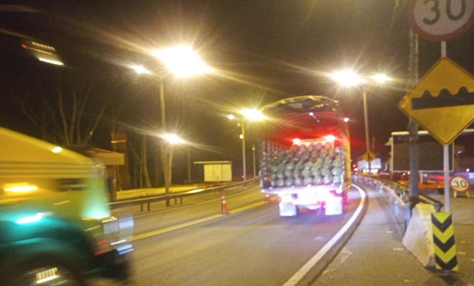 CoviandinaSAS's tweet photo. (5:30 am) Según medidas del PCO, en coordinación con DITRA así está la movilidad: Habilitado Puente Militar II sentido Vcio-Btá. Cierre en el K35+000 sentido Btá-Vcio. Habilitado el K0+000 sentido Btá-Vcio. Habilitado el K83+000 sentido Vcio-Btá. Esté atento a las indicaciones. https://t.co/bs92VD8COC