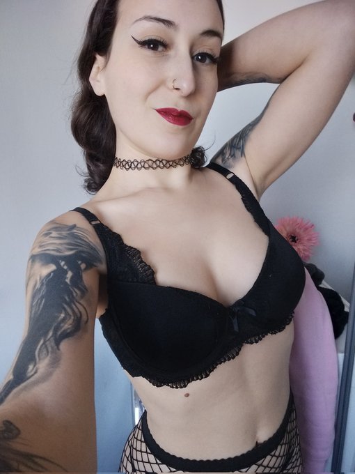 C'est parti pour mon premier tournage de 2024 🎬 https://t.co/9a7sDnccem<a href="/tag/mvsales"class="tags"><span>#mvsales</span></a>