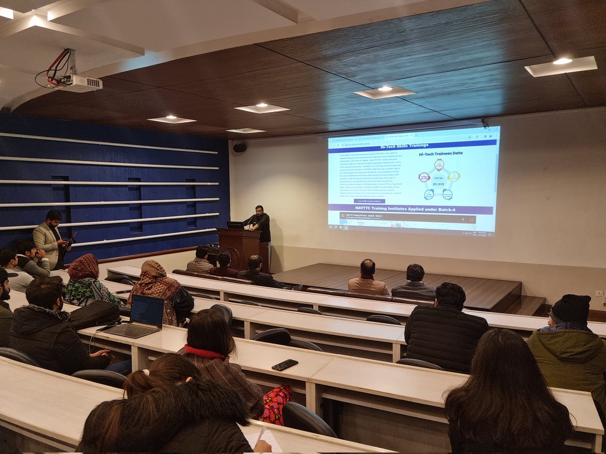 AlumniUcp's tweet photo. University Of Central Punjab &amp; Peak Solutions (Alumni-Founded Business) hosted a session on PM Training Program for Android Java, Python, Javascript Full Stack, &amp; iOS Objective C. CS student/alum at least 18 years old can to enroll 
🔗 Enroll Now!  https://t.co/xJ4REbQsyd https://t.co/hg98ncgr5G