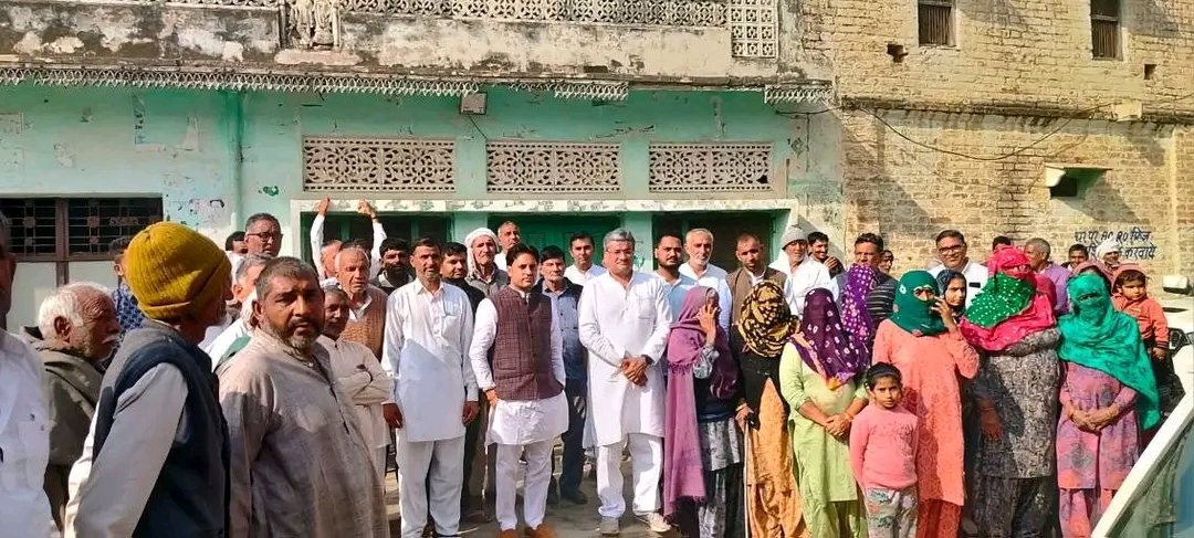Sameer_Loharu's tweet photo. आज 14 दिसंबर, बहल ब्लॉक में जनसंपर्क अभियान के तहत गाँव बूढ़ेड़ी, पाजु, नांगल, चेहड़ कलां, चेहड़ खुर्द और ढाणी कहर गाँव का दौरा किया और आम जन से मुलाक़ात की। इस अवसर पर युवा कांग्रेस के पदाधिकारी व वरिष्ठ कांग्रेस नेता मौजूद रहे। https://t.co/ydmkaf2rTm