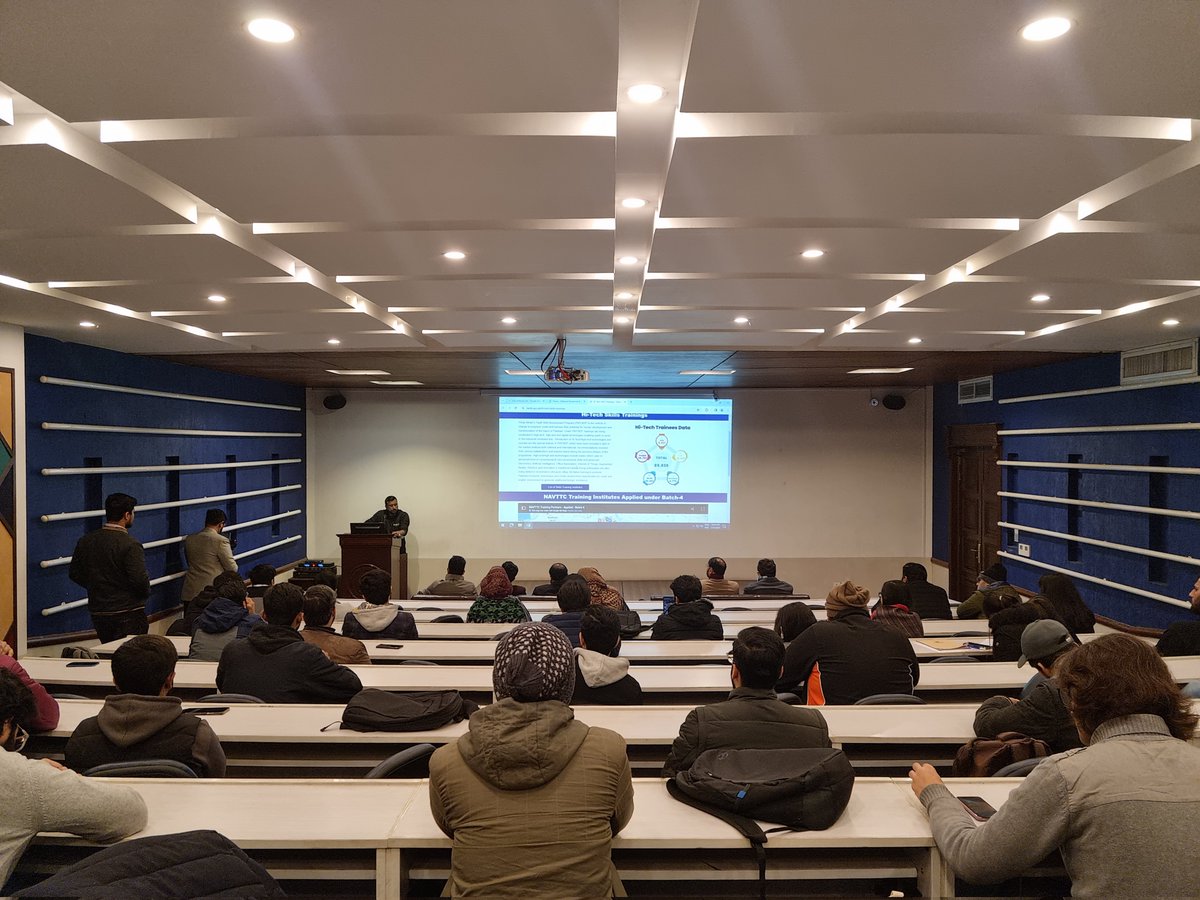 AlumniUcp's tweet photo. University Of Central Punjab &amp; Peak Solutions (Alumni-Founded Business) hosted a session on PM Training Program for Android Java, Python, Javascript Full Stack, &amp; iOS Objective C. CS student/alum at least 18 years old can to enroll 
🔗 Enroll Now!  https://t.co/xJ4REbQsyd https://t.co/hg98ncgr5G