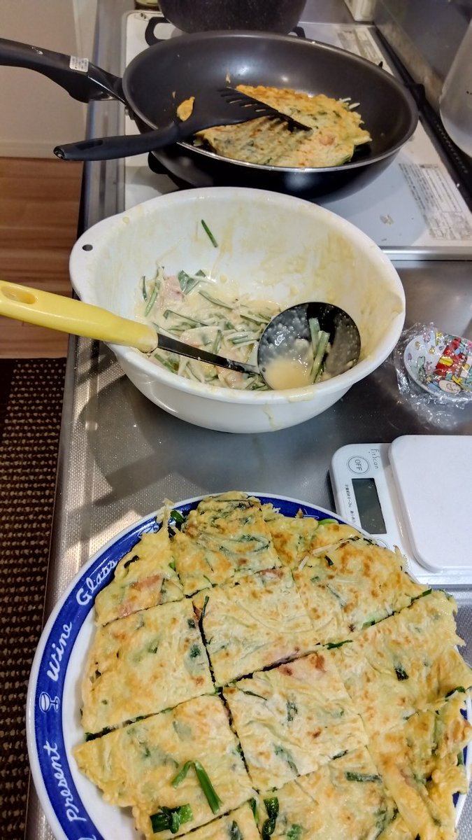 06take_it_easy's tweet photo. ・ニラもやしチヂミ😋

このキムチポン酢が旨いのよ🤤

#献立の共有
#俺飯 https://t.co/nFl7L61UYf