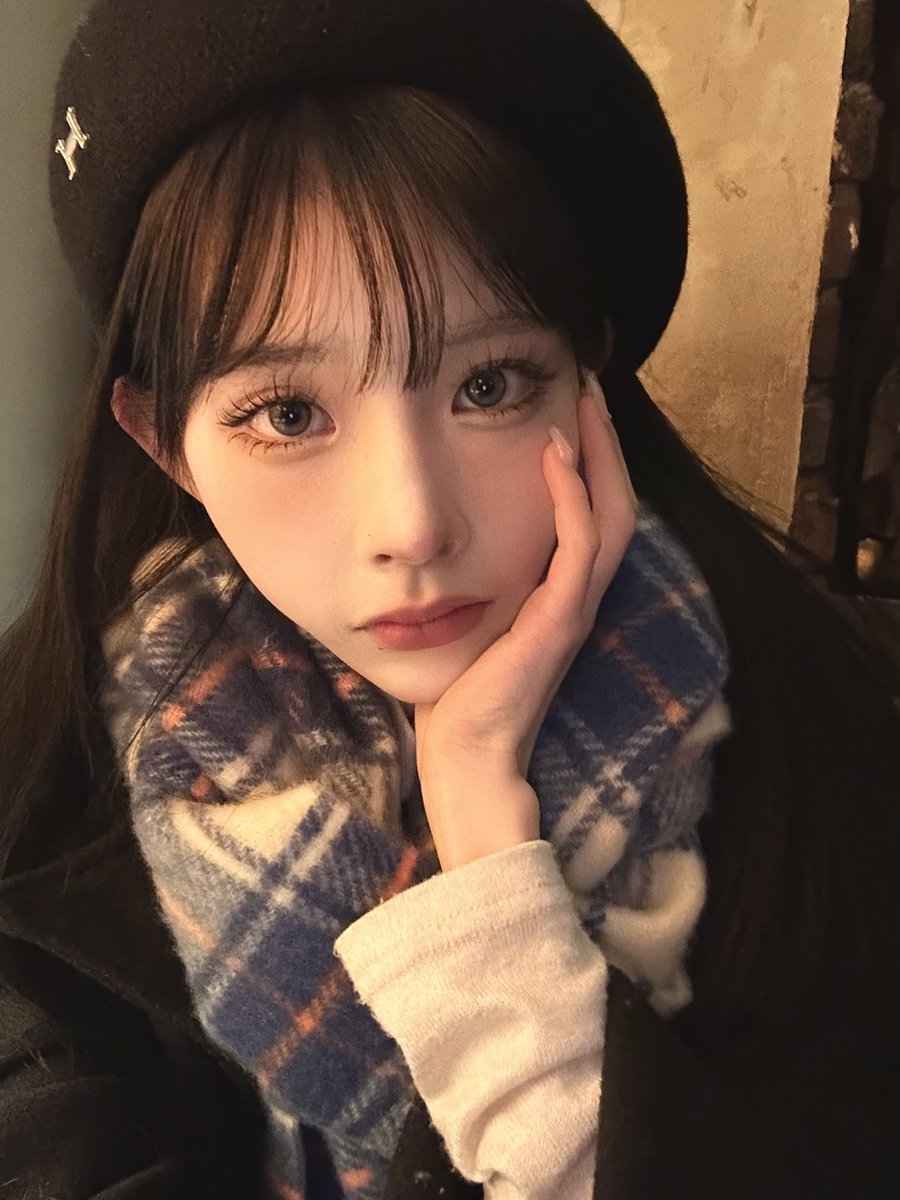 自撮りしてるとこ撮られてた https://t.co/29HS4j2TpY