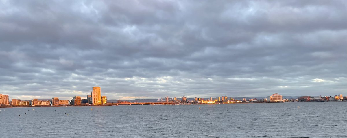 PMcJennett's tweet photo. Sunrise lights up Cardiff skyline this morning!❤️ cold but beautiful day 🥶 https://t.co/K98Htnh9wA