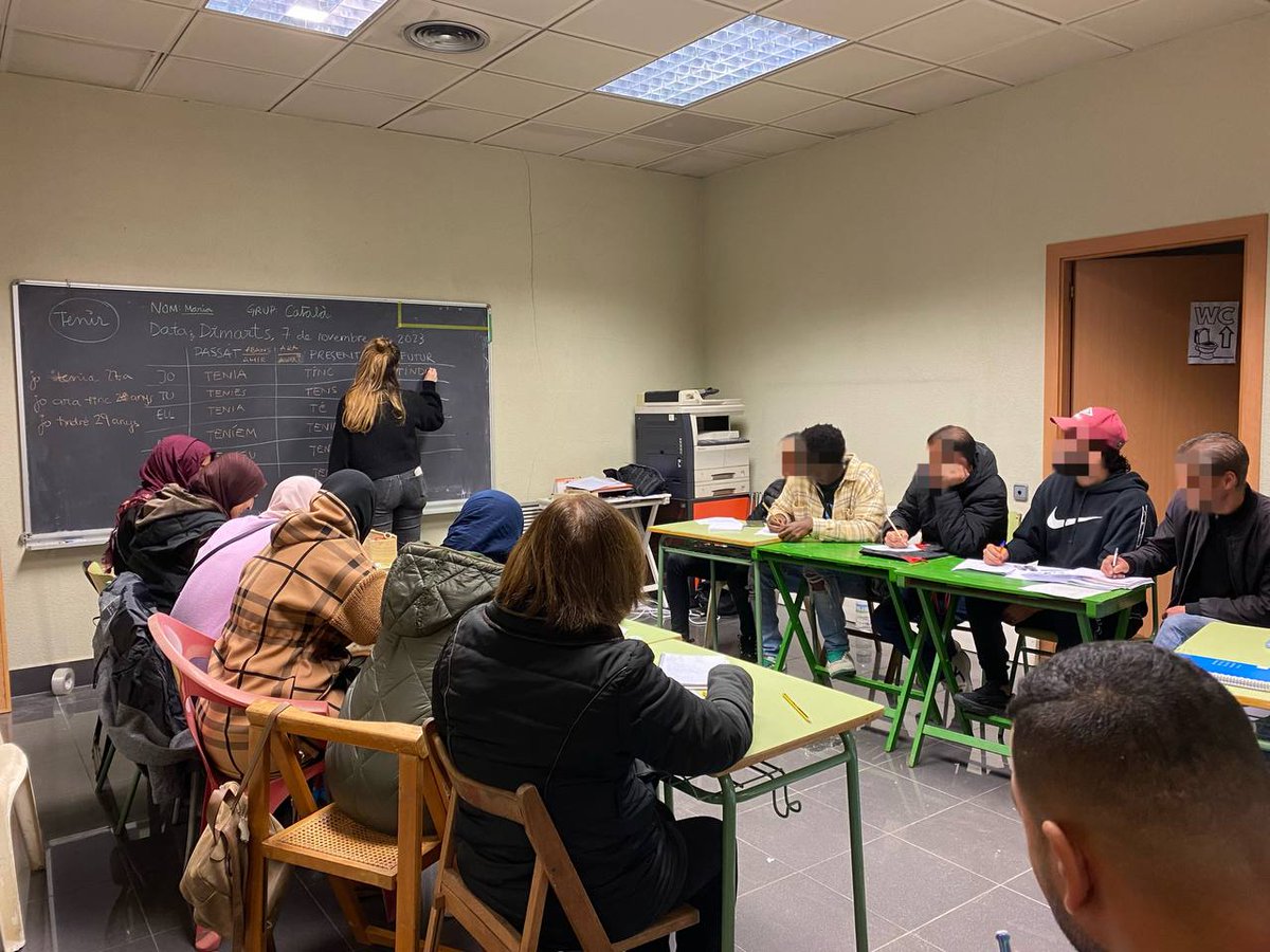 EPBalafia's tweet photo. els locals es trobaven en estat d'abandonament des de feia anys i ara són una escola de participació i un reflex de la societat que anhelem. https://t.co/eR0U0eBq0E