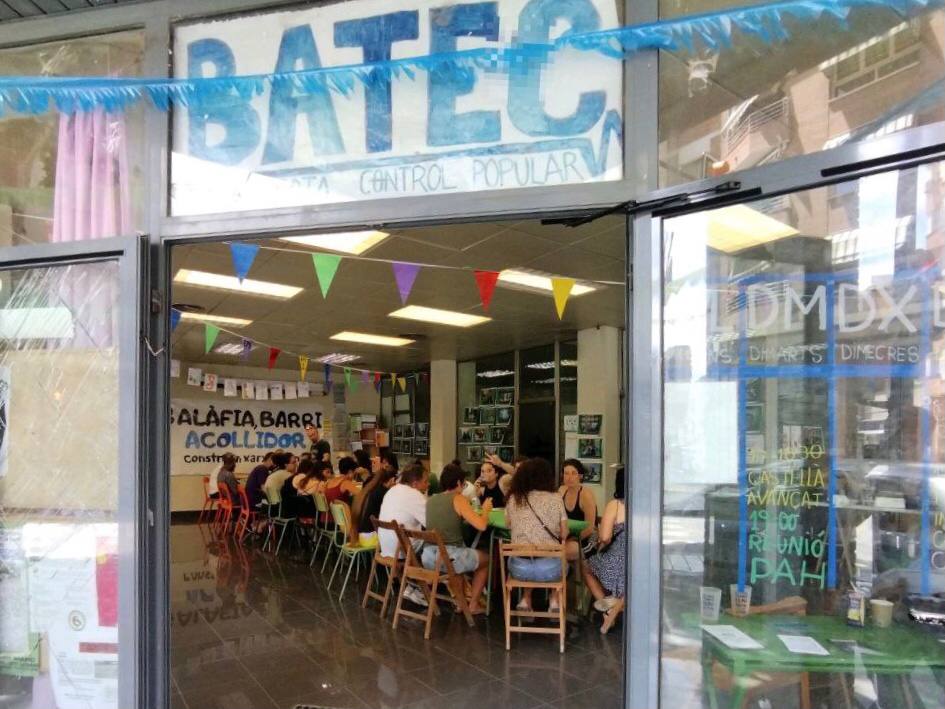 EPBalafia's tweet photo. els locals es trobaven en estat d'abandonament des de feia anys i ara són una escola de participació i un reflex de la societat que anhelem. https://t.co/eR0U0eBq0E