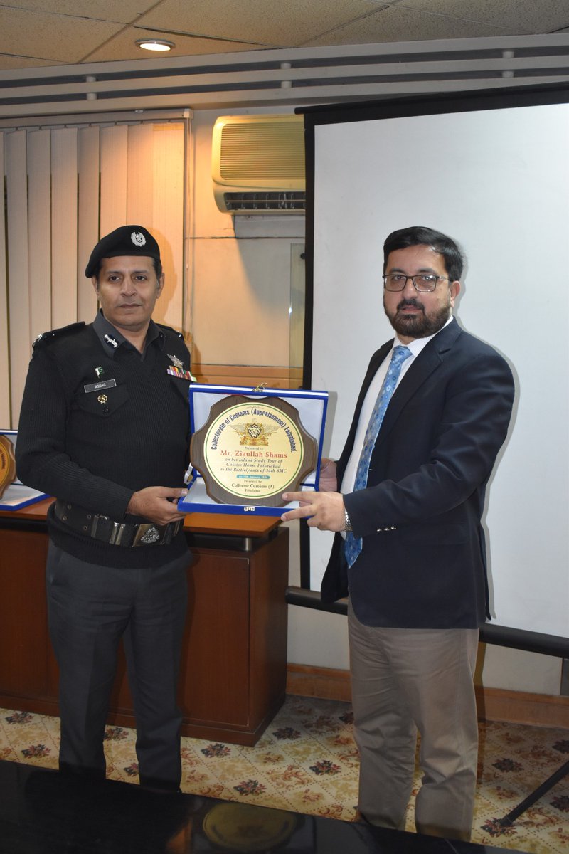 AfzalAsdaq's tweet photo. Honoured to hosting 34th #SeniorManagementCourse from NIM #Peshawer at Customs Collectorate #Faisalabad , #FDPT. Trade facilitation and preventive roles elaborated to federal officers @mukarram_ansari @Pak_Customs @FBRSpokesperson @PakPMO @FCCIOfficial @AqdasAfzal @NSPP_Pak https://t.co/p54PqHFzSg