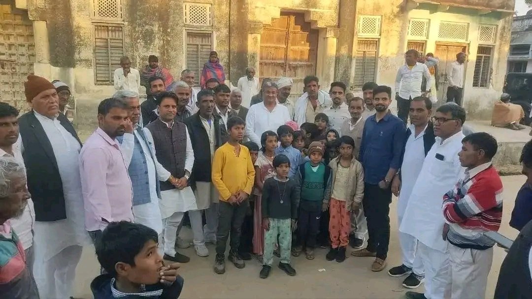 Sameer_Loharu's tweet photo. 21 दिसंबर को जन जागरण अभियान के दौरान लोहारू ब्लॉक के गांव कुड़ल बास, ढिगावा जाटान, ढिगावा शामियान, ढाणी लक्ष्मण, भूंगला, अमीरवास और बुढेड़ा गांव के ग्रामीणों से रूबरू हुए। https://t.co/10f63HxF3d