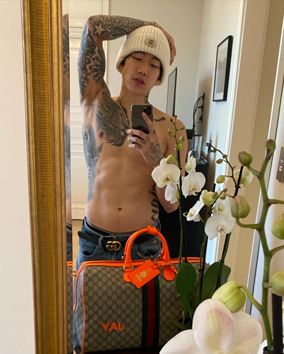 JAYBUMAOM's tweet photo. How that @Gucci lookin? https://t.co/hCIoxzDCE5