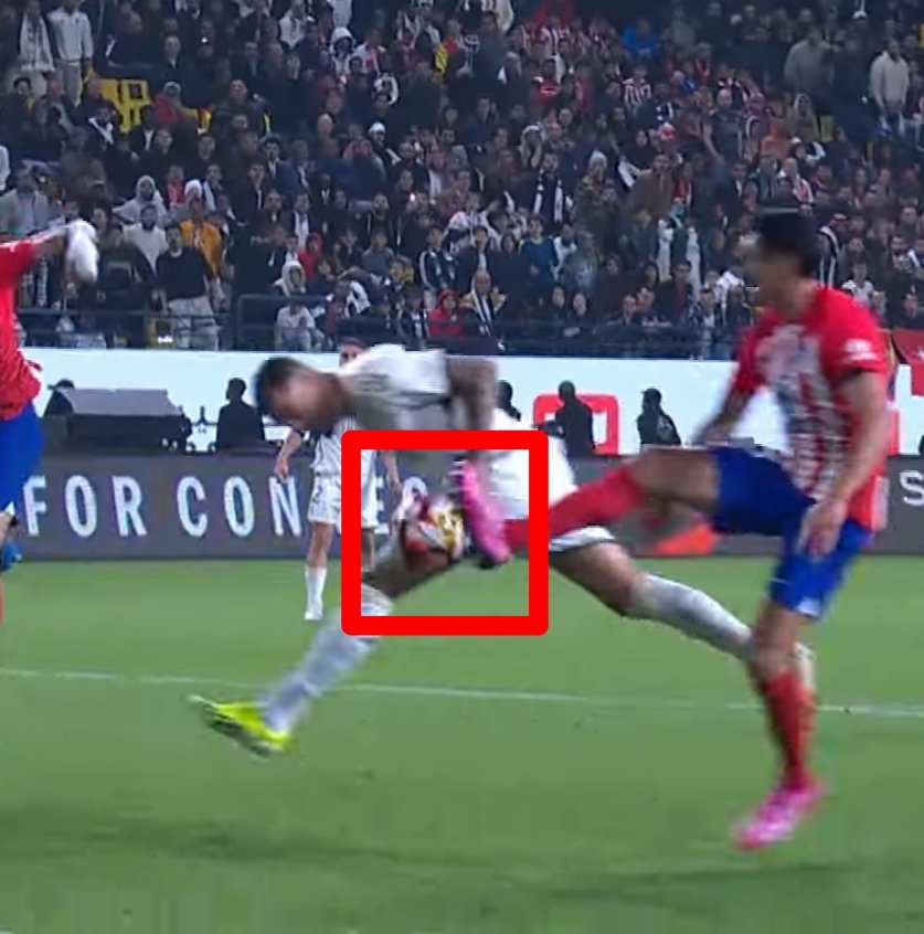 ignaciolomas's tweet photo. @BERRI_11 @ML_DF @Pilmorr @Acamilin Mira donde está la pelota después de pasar por Joselu...
Gol de Savic, fallo de Joselu o remate extramadamente inteligente... 😀 https://t.co/MFeDO4mErV