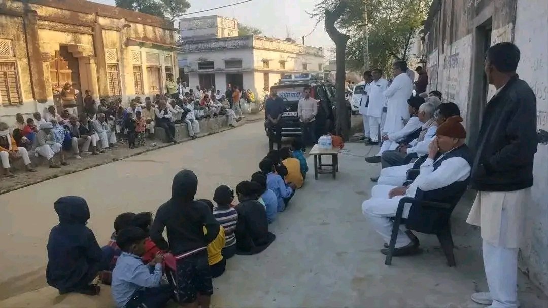 Sameer_Loharu's tweet photo. 21 दिसंबर को जन जागरण अभियान के दौरान लोहारू ब्लॉक के गांव कुड़ल बास, ढिगावा जाटान, ढिगावा शामियान, ढाणी लक्ष्मण, भूंगला, अमीरवास और बुढेड़ा गांव के ग्रामीणों से रूबरू हुए। https://t.co/10f63HxF3d