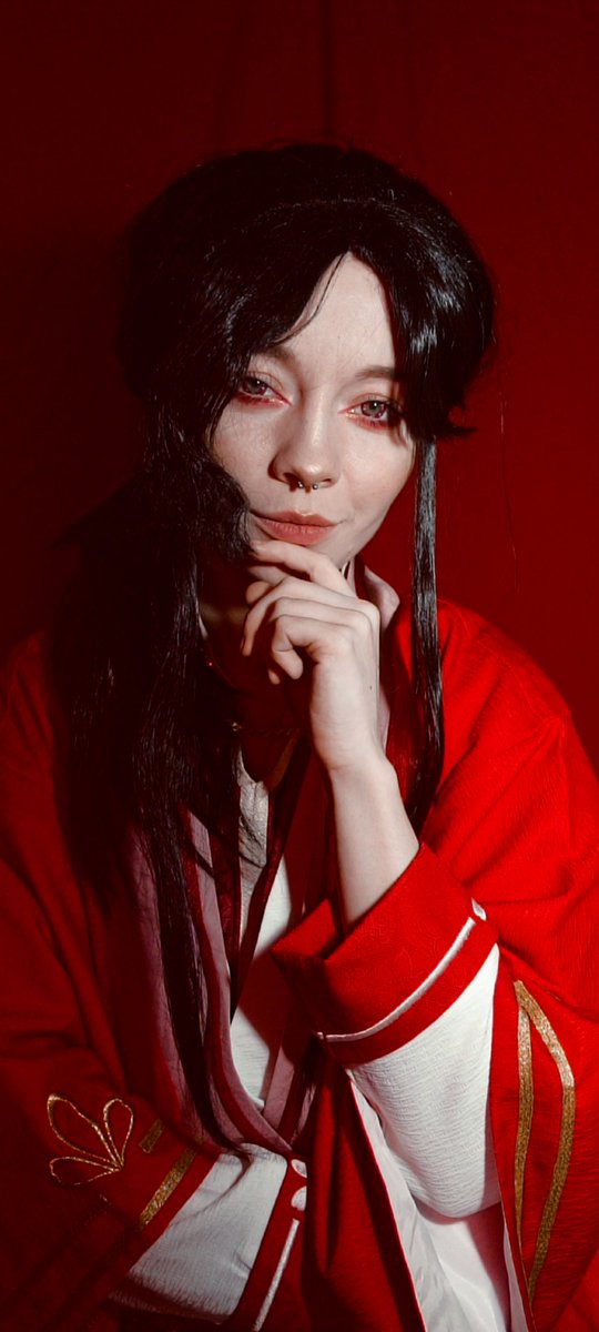 "- Оу, правда? Что еще интересного расскажешь?~"

#HeavenOfficialBlessings
#SanLang