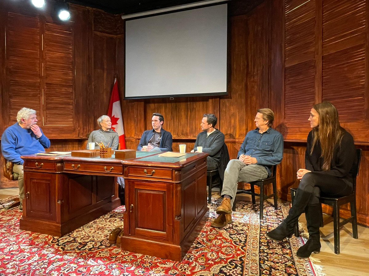 Hier soir, le haut-commissaire adjoint @RobertRAFry a assisté à la production de 1979 de @finborough ! Le dramaturge 🇨🇦 Michael Healey, plusieurs fois primé, présente le #CanadaSurScène au théâtre à Londres - avec des intrigues et drames politiques!