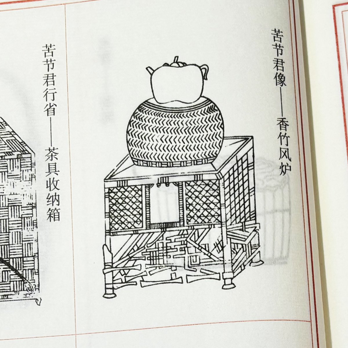 SPTculture's tweet photo. 从喝茶到懂茶，这一本书就够了
《#茶经》成书于唐代，是世界上第一部茶学专著，被誉为“茶叶百科全书”，作者陆羽也被尊崇为“茶圣”。书中全面记载了茶的历史、种植与制作工艺、煮茶技艺、茶具茶器、茶道等全面的茶文化知识
善品堂宣纸线装版https://t.co/tKB3ijVFYj
#茶 #茶道 #茶文化 #tea #茶叶 #茶器 https://t.co/1PrmXjPfB4