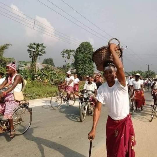 Taihozmedia's tweet photo. Bicycle Carnival in Igbo Isiokpo Ikwerre Rivers State.

This yearly event is believed to be a rememberance of Nigeria Civil War where the Igbo ethnic group fled their homes with their households items tied to their bicycles.

#igbohistory amarachi kenneth Okonkwo pedro https://t.co/W0zMwbSStC