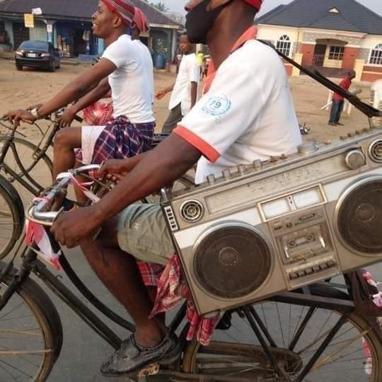 Taihozmedia's tweet photo. Bicycle Carnival in Igbo Isiokpo Ikwerre Rivers State.

This yearly event is believed to be a rememberance of Nigeria Civil War where the Igbo ethnic group fled their homes with their households items tied to their bicycles.

#igbohistory amarachi kenneth Okonkwo pedro https://t.co/W0zMwbSStC