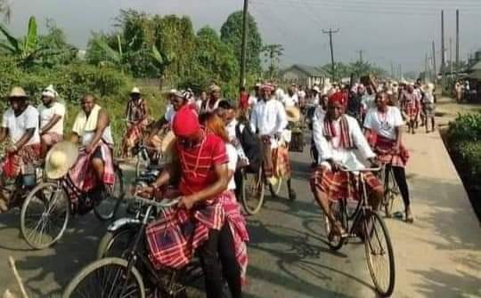 Taihozmedia's tweet photo. Bicycle Carnival in Igbo Isiokpo Ikwerre Rivers State.

This yearly event is believed to be a rememberance of Nigeria Civil War where the Igbo ethnic group fled their homes with their households items tied to their bicycles.

#igbohistory amarachi kenneth Okonkwo pedro https://t.co/W0zMwbSStC