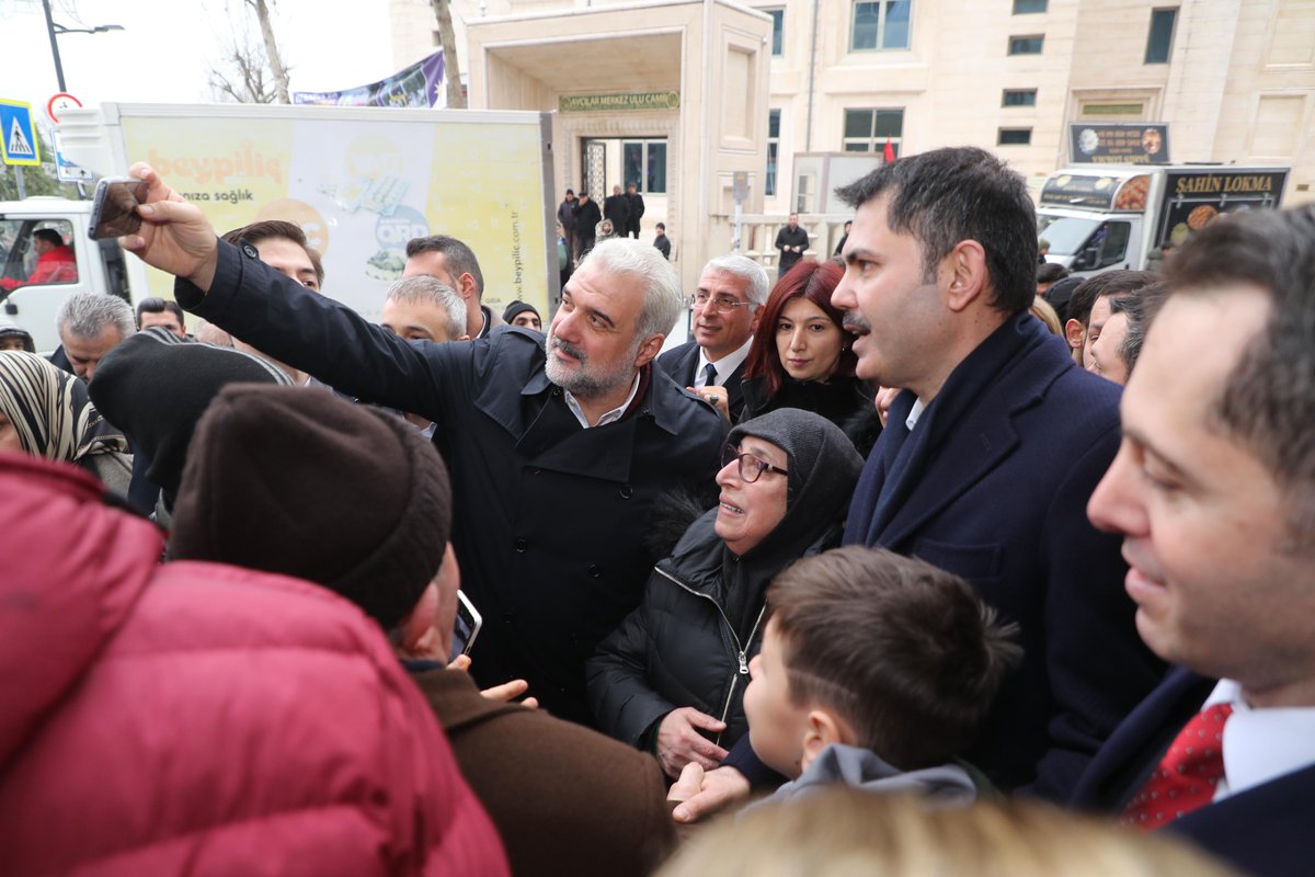 osmannnurika's tweet photo. Samimiyet, tebessüm ve muhabbetle İstanbullu hemşerilerimizin gönlüne giriyor, onların taleplerini can kulağıyla dinliyoruz.

Vatandaşlarımız Avcılar ve İstanbul için AK Parti belediyeciliği diyor, hep birlikte #Yenidenİstanbul diyor. @murat_kurum 

📍Avcılar https://t.co/lnueznN3rf