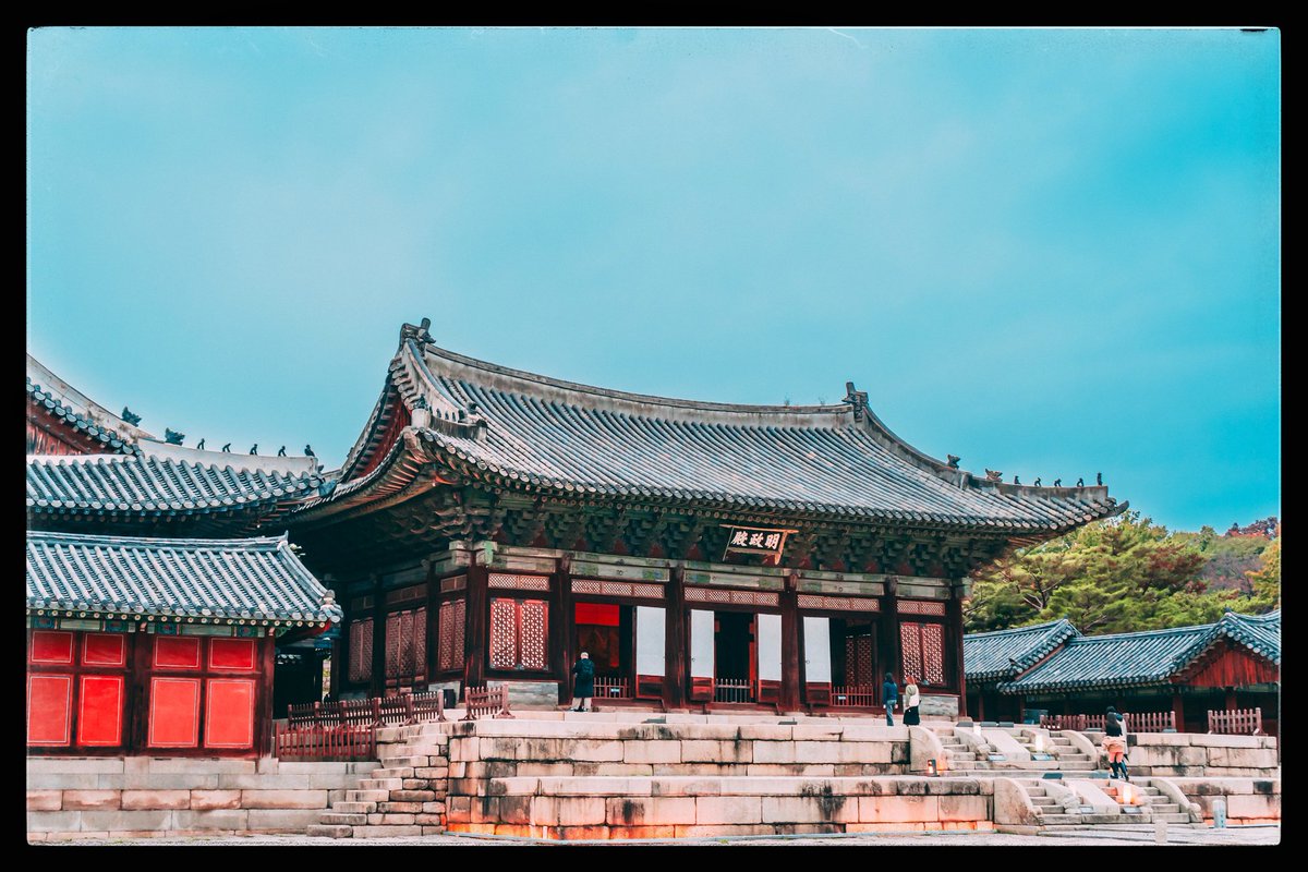 South Korean Temple 🏯

#SeoulTemple #KoreanArchitecture #ExploreSeoul #TemplePhotography #VisitKorea #CulturalHeritage #SeoulAdventures #TravelKorea #DiscoverSeoul #KoreaTravel #TempleViews #SeoulCityscape #AsianArchitecture #WanderlustSeoul #KoreaExperience #TempleMagic #Seoul