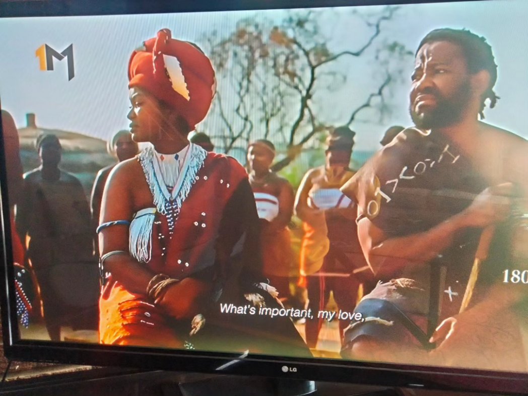 ArtsRusi's tweet photo. One of the many things I enjoy about this character is how close he is to royalty 👌🏾there but not there vibe😅

Also how he gets placed next to the Queens 👑 The Queens are beautiful ❤️ and amazing humans too🙌🏾

🔥 Man, those outfits though 🔥💯

#1802LoveDefiesTime
#1Magic https://t.co/dGErsMzZB4