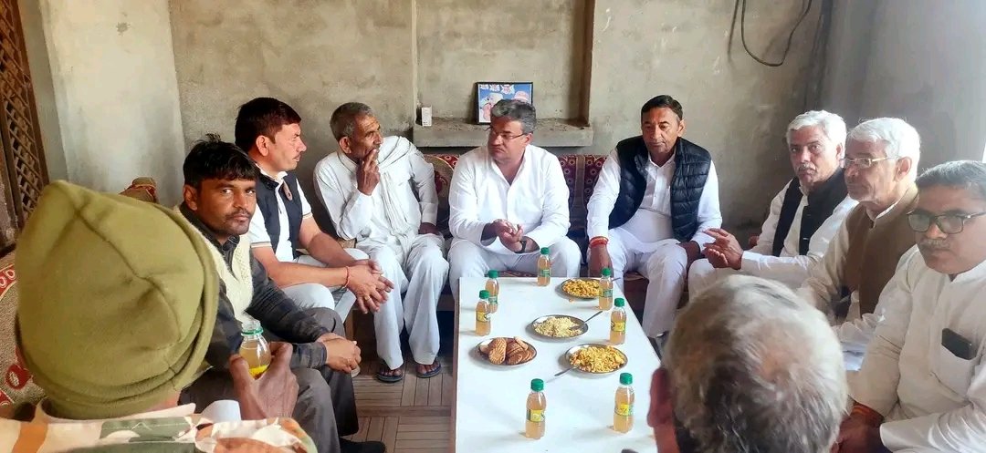 Sameer_Loharu's tweet photo. 23 दिसंबर को आखिल भारतीय कांग्रेस कमेटी द्वारा नियुक्त भिवानी_महेंद्रगढ़ लोकसभा क्षेत्र के कोर्डिनेटर श्री हंसमुख चौधरी के साथ गांव खरकड़ी, झांझड़ा हसनपुर, ढाणी अहमद, बरालू, दमकोरा, झांझड़ा श्योराण, झांझड़ा टोडा, झांझड़ा बास गांव में जन जागरण अभियान के तहत ग्रामीणों से रूबरू हुए। https://t.co/aDlG5IWFVb