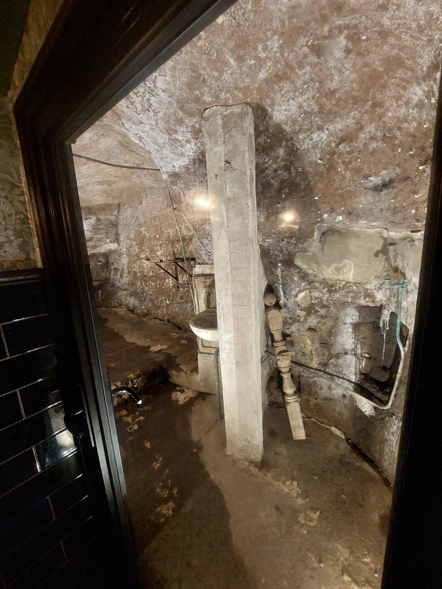 TomUrwin2's tweet photo. @totallysk With a secret cave inside... https://t.co/T5NscRgJka