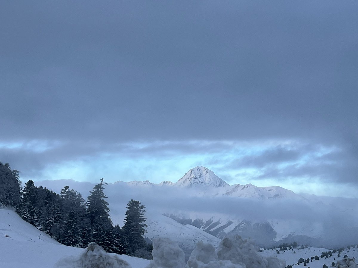 corinne_crabe's tweet photo. Quelle ambiance ce matin sur la montée du col d’aspin et la descente vers le lac de Payolle #aurelouron #pyrenees #aspin #neige #montagne @Meteo_Pyrenees https://t.co/EmeQpVOUU0